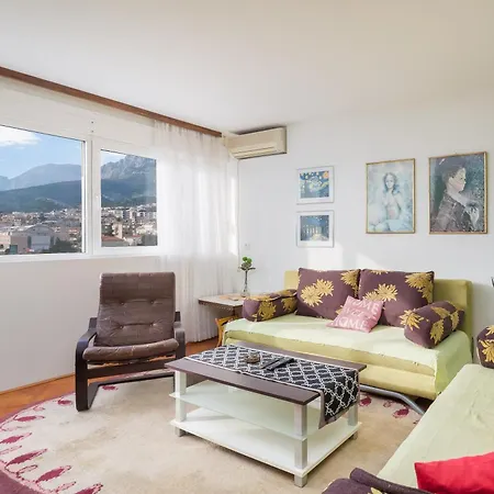 Edita - Town Centre, Private Parking